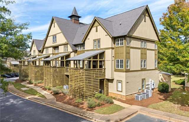 Cute 2BR unit at Creekside