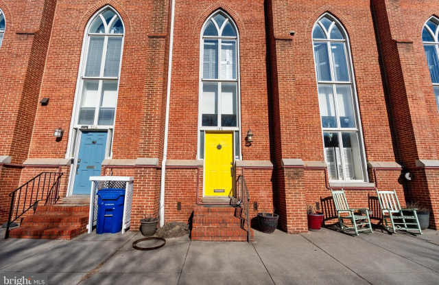 Photo of 122 W HENRIETTA Street unit: 5