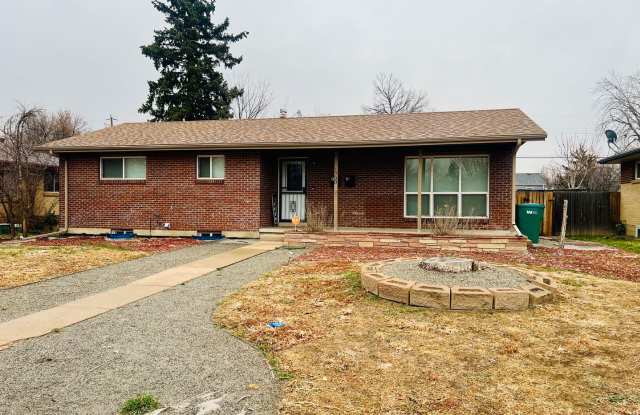 Photo of 3 Bed-1 Bathroom Available in Anshutz Medical Center Area - Duplex lower unit