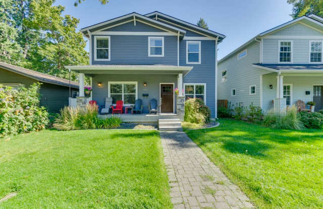 Fully Furnished beautiful Sanders Beach home