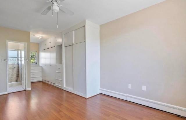 10281 E Bay Harbor Dr