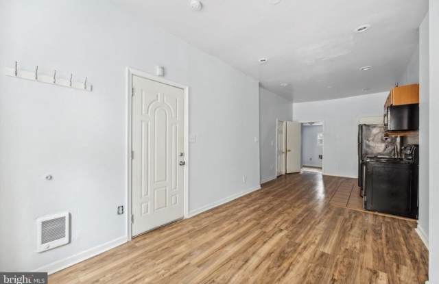 1402 N NEWKIRK STREET