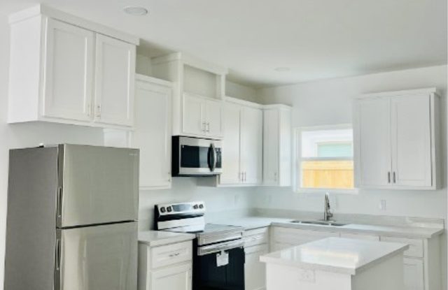 Photo of 7006 N 56th Ln