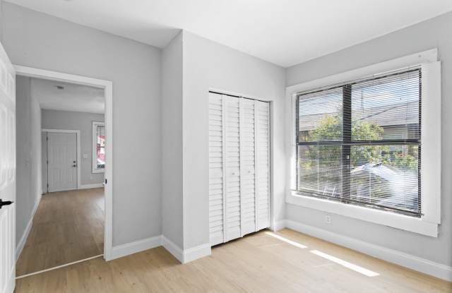 1005 East Lake Avenue - 2