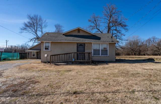 Newly remodeled!! 2 bed/1 bath! - 4400 North Peoria Avenue, Tulsa, OK 74106