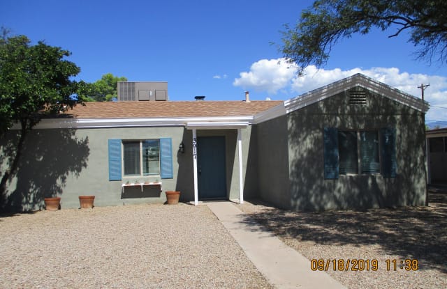 3917 E Desmond Lane - 3917 East Desmond Lane, Tucson, AZ 85712