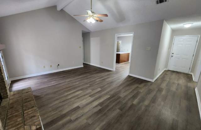 Welcome home to 15 Honey Locust Court in Little Rock for rent *Please read full description*