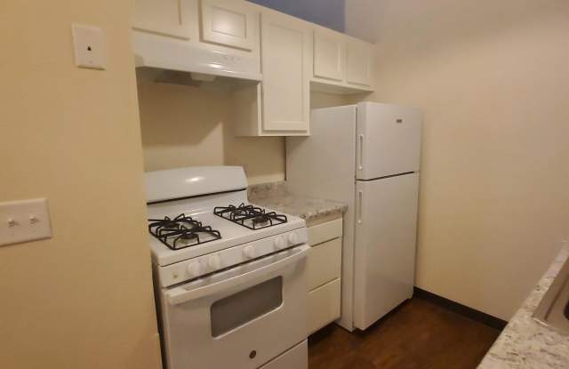 6122 North Towne Ct.Apt # 8