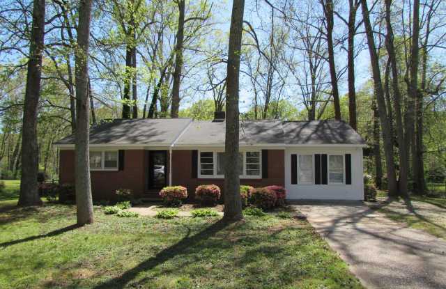 Lovely 3 Bed/1.5 Bath Home - Meadowbrook Subdivision in Salisbury - Large Back Deck - Wooded Back Yard - Storage Shed - Walking Trails