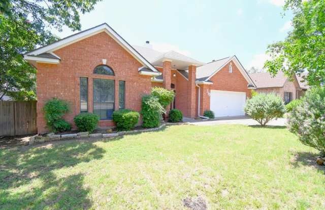 719 Oak Hollow Dr