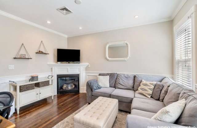176 Bowen St.