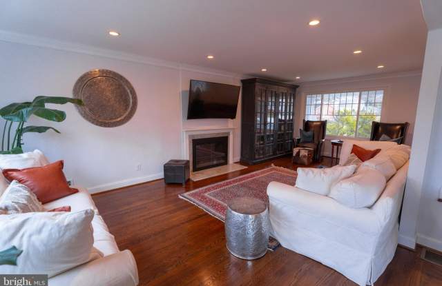 308 OLD COURTHOUSE Road NE