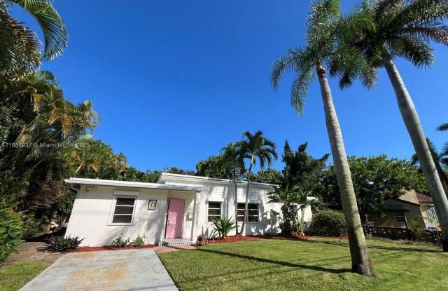 Photo of 3220 Poinsettia Ave