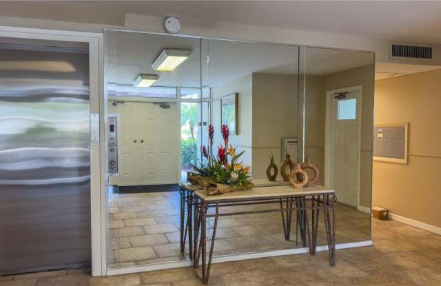 7461 W COUNTRY CLUB DRIVE N