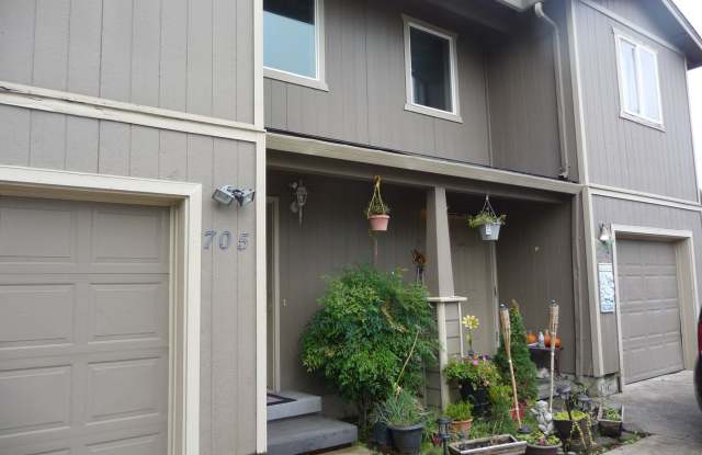 Easy access to shopping and freeway