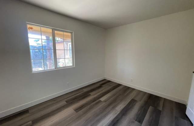 MOVE IN READY! Spacious 2-Bedroom Duplex in Panorama City!!