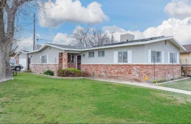 301 Sanford Drive - 4
