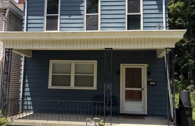 1214 Goe Ave