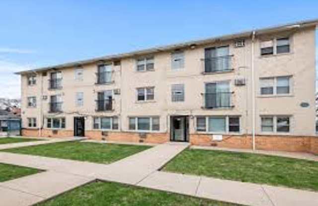 3830-3832 W 63rd (West Lawn)