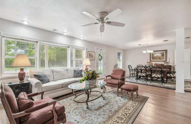 1300 N FARRAGUT DRIVE N