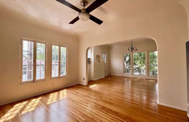 Spanish charm Large and bright hardwood floors Duplex like Entrance
