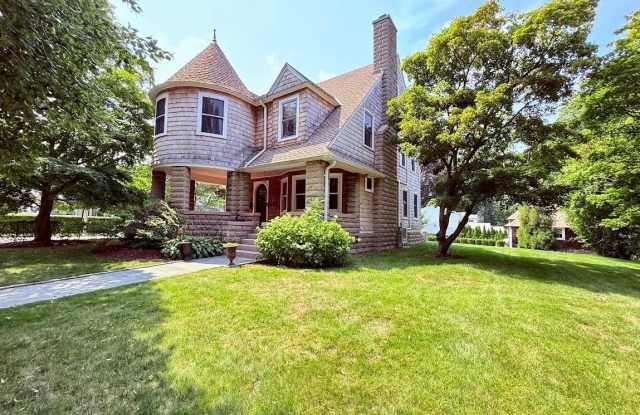 453 Palmer Avenue