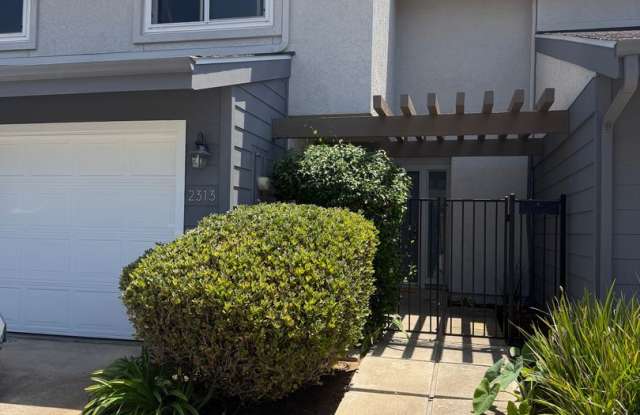 Highly Desirable Park Point Loma Townhome!