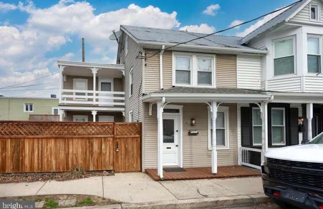 9 E ORANGE STREET - 9 East Orange Street, Lititz, PA 17543