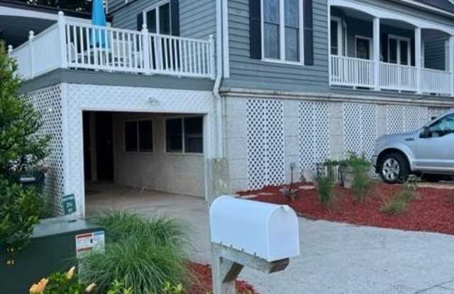 231 Olive Way