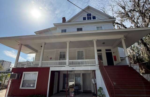 Super cool Apartment in Historic Home Near Downtown