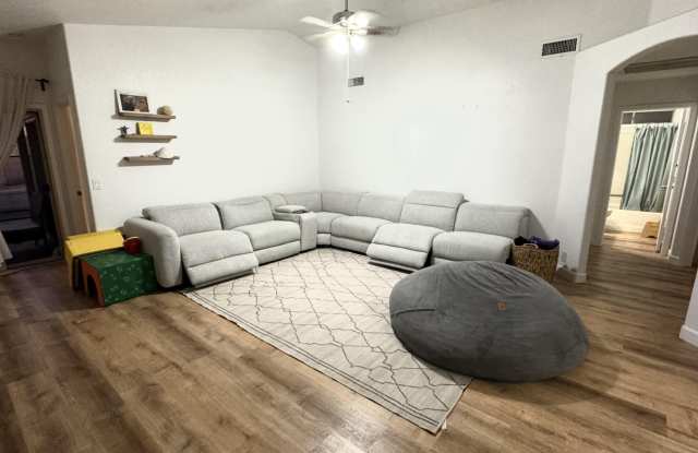 Photo of 1185 N WOODBURNE Drive