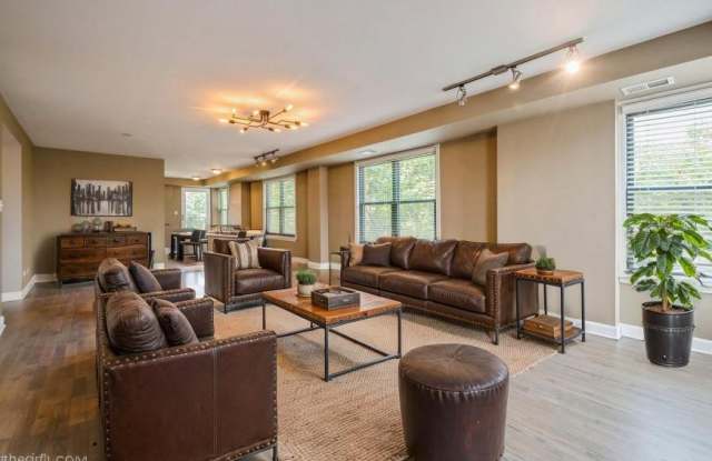 Photo of 2545 West Catalpa Ave.