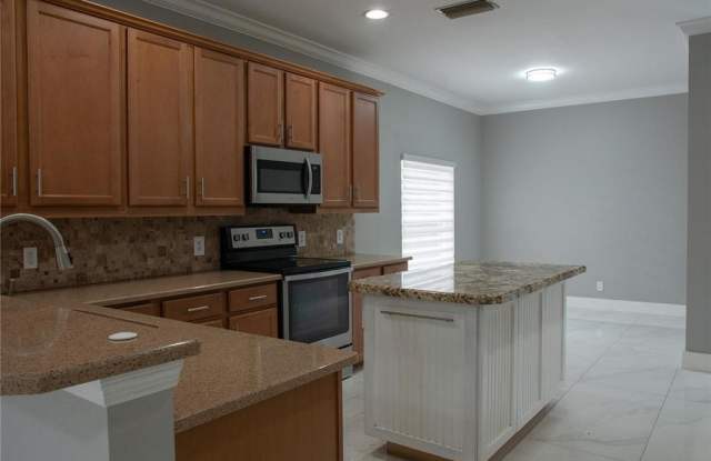 2822 Inlet Cove Lane West