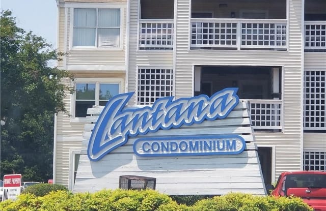 Lantana Condominiums - 102 Lantana Ln, Hampton, VA 23669