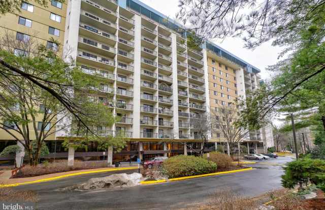 3800 POWELL Lane unit: 808