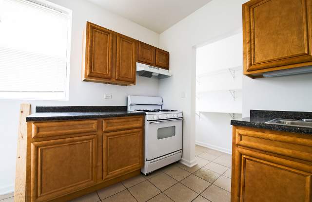 8155 S Ingleside Ave