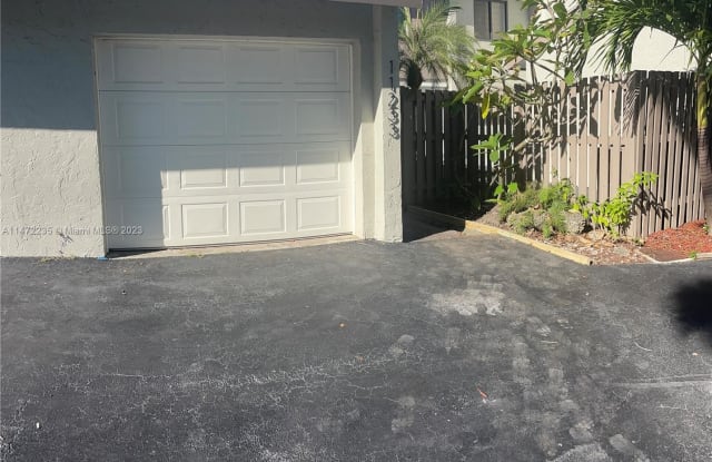 11233 SW 112th St - 11233 Southwest 112th Street, Kendall, FL 33176