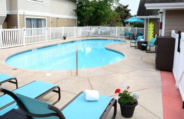 AVIA Lofts at Maple Road