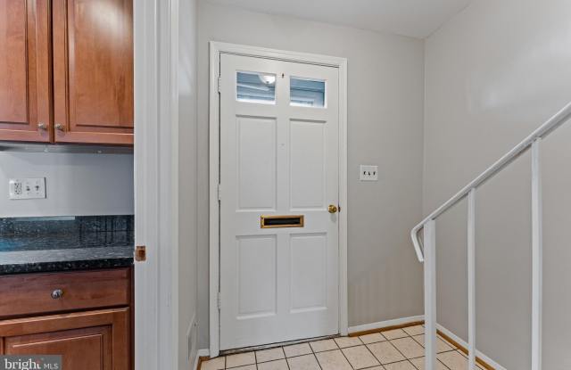 8392 GLASTONBURY COURT