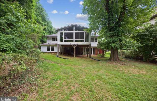 7009 CAPITOL VIEW Drive