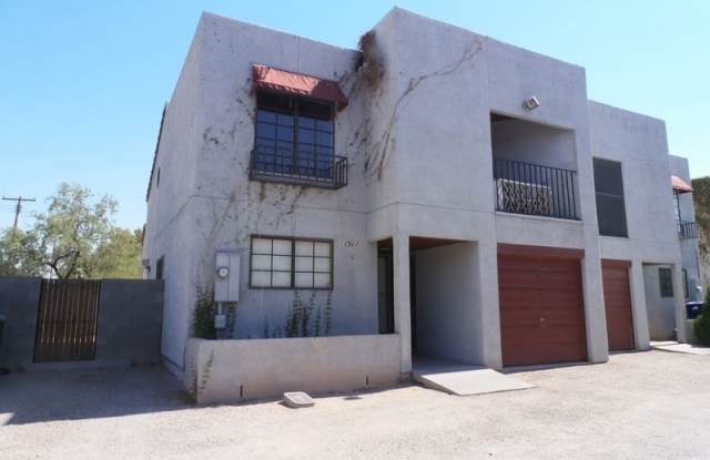 2 story Condo with 2 bedrooms a loft and 2 1/2 baths