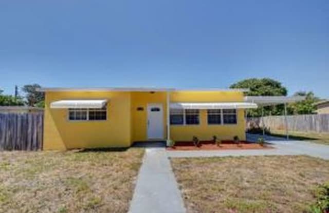 2627 Northeast 4th Street - 2627 NE 4th St, Boynton Beach, FL 33435