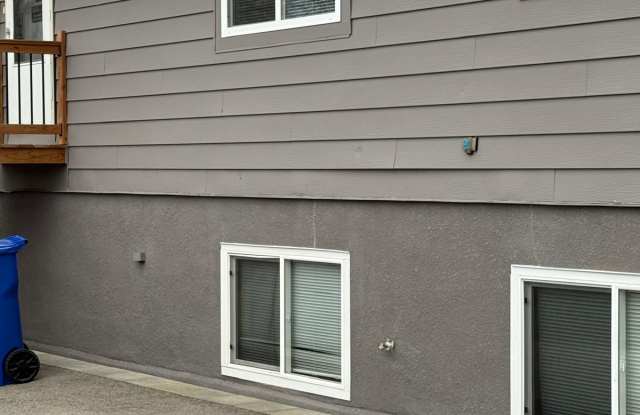753 Robert St
