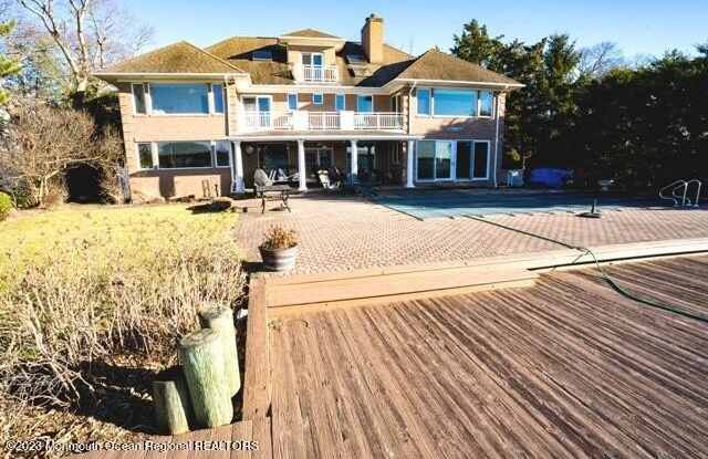 309 Lincoln Avenue unit: Weekly