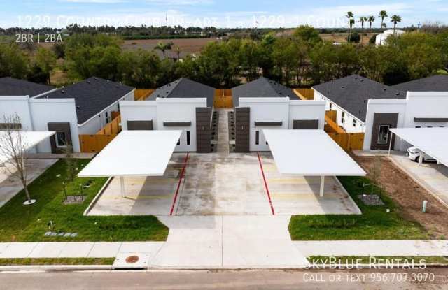 1229 Country Club Dr