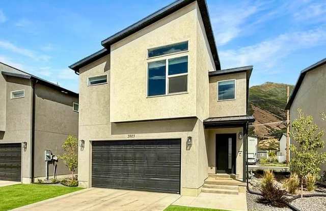 3923 South White Ash Drive
