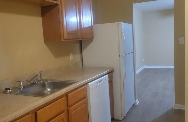 Photo of 4 bedroom, 1.5 bathrooms townhouse