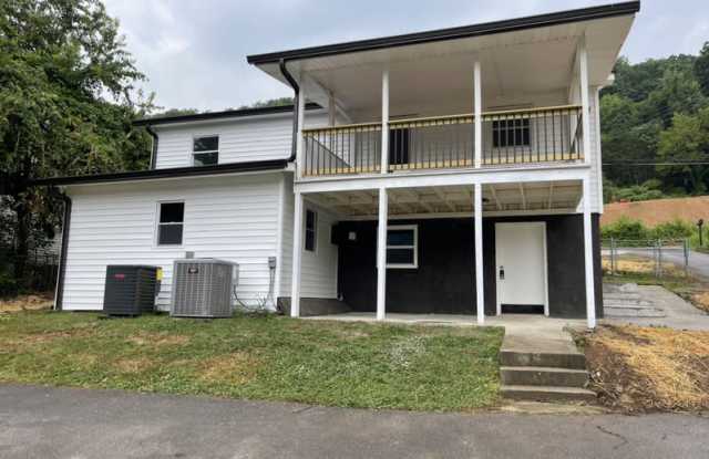 Photo of 3106 Greenway Dr