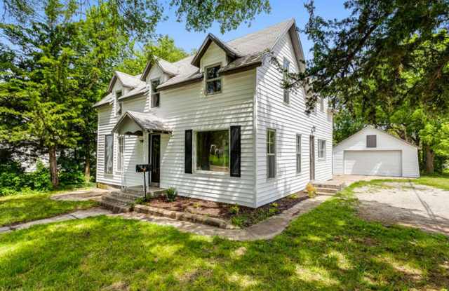 Spacious 3 Bed/2 Bath Home for Rent in Newton! Coming Available in mid-July!