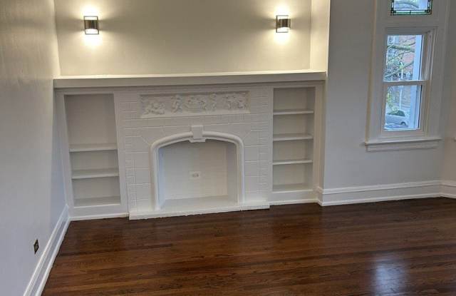 2737 W Lunt Avenue unit: 2W